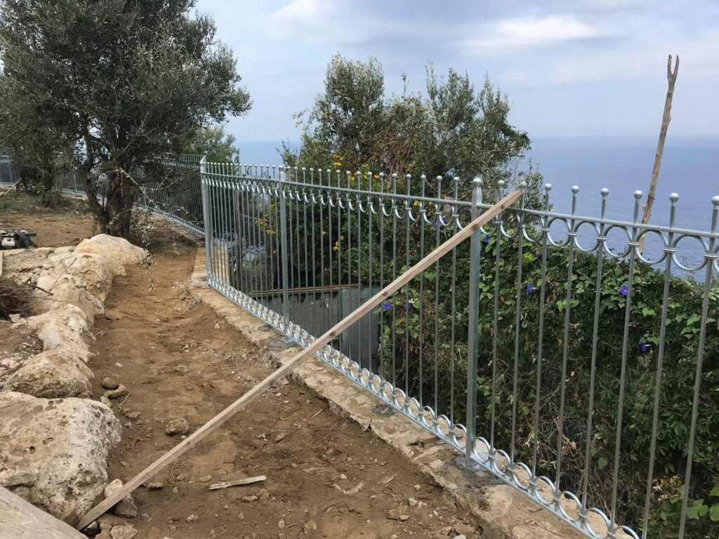 Ringhiera con terminali con palla