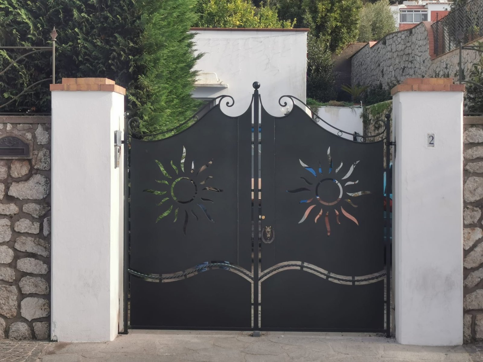 cancello lamiera sole